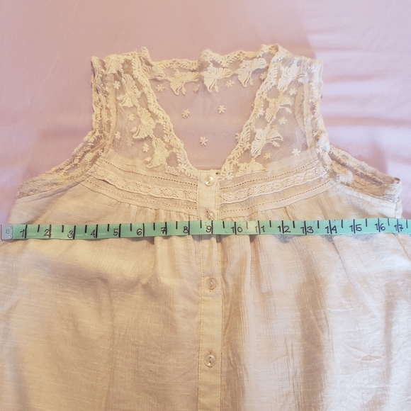 Ruffled Lace Top💕 - Picture 4 of 6